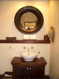28 Guest loo.jpg (34422 bytes)