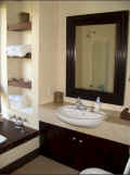 40 Bedroom 2 bathroom.jpg (37427 bytes)